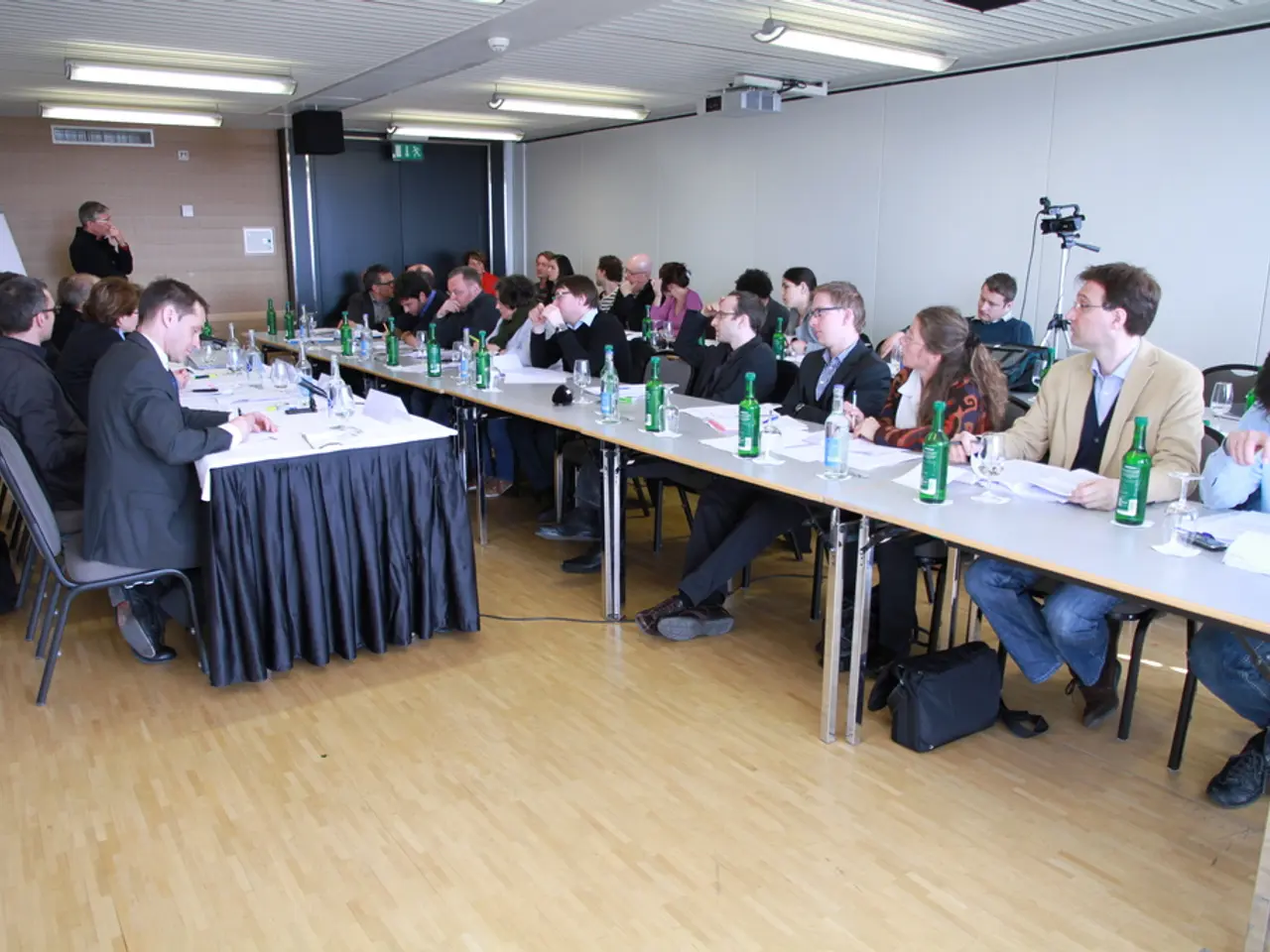 Scholars should laborsomely extend their working hours.