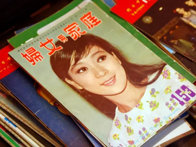 The book reveals the fall of Conde Nast from its former dominance.