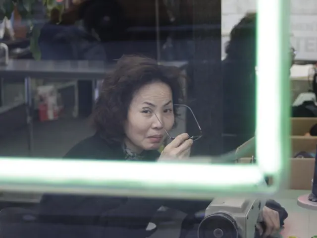 Challenges in Outsourcing Clothing Production: Strategies for Overcoming Obstacles