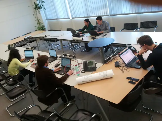 Is the Decision Between Working in an Office or Remotely Still a Dilemma?