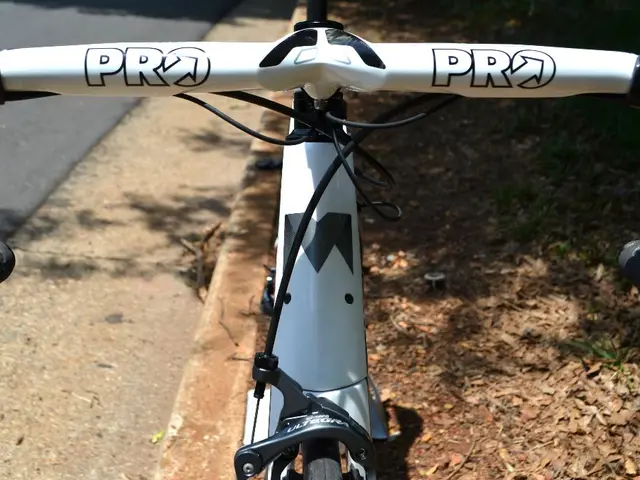 Road closure on A661 near Neu-Isenburg for construction of bicycle and pedestrian routes